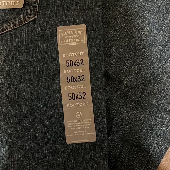 NWT! Men’s Signature Levi Strauss Gold Bootcut Jeans, Size W50 L32 - Picture 2 of 2